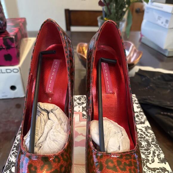Bordello 5.75" Heel, Red Cheetah Glitter Patent Platform Pumps, Size 7 - Picture 2 of 9